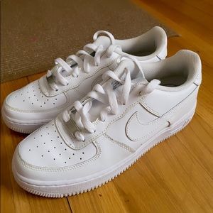 White Nike Air Force 1’s